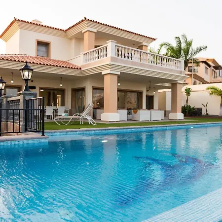 Luxury Wudas - Heated Pool, Bbq & Golf Area