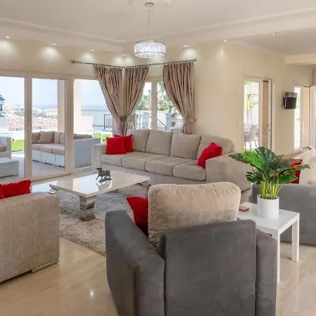 Luxury Wudas - Heated Pool, Bbq & Golf Area